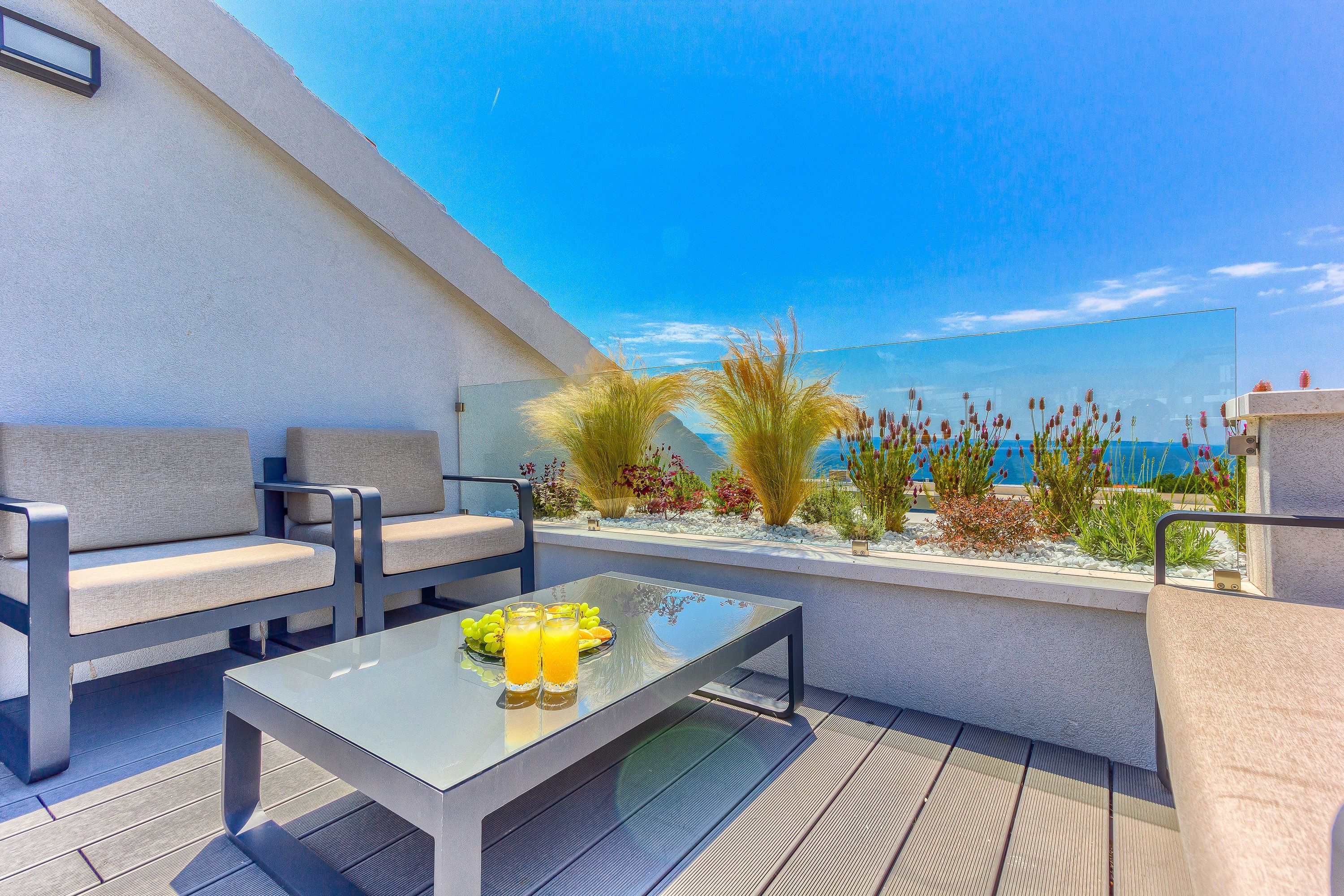 luxury apartment, 1 bedroom, hot tub | terrace/patio