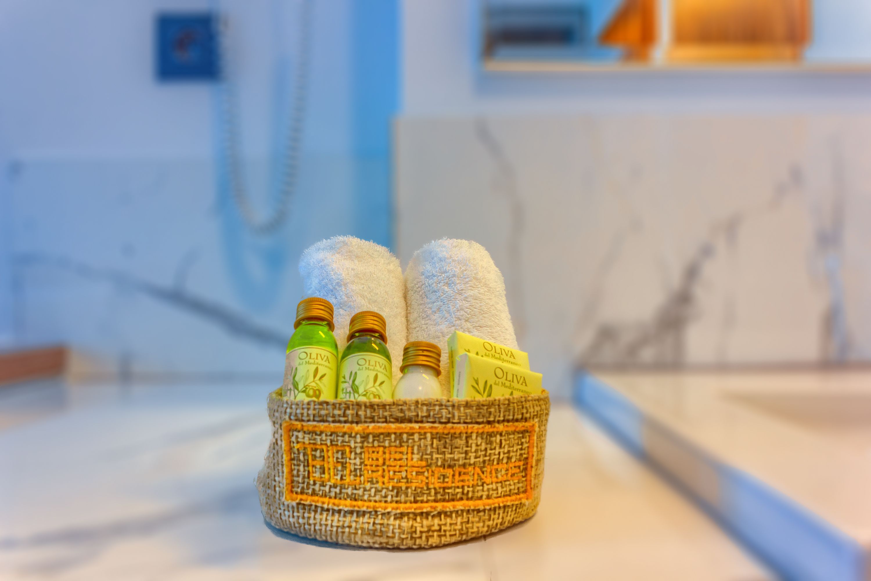 deluxe double or twin room | bathroom | shower, rainfall showerhead, free toiletries, hair dryer