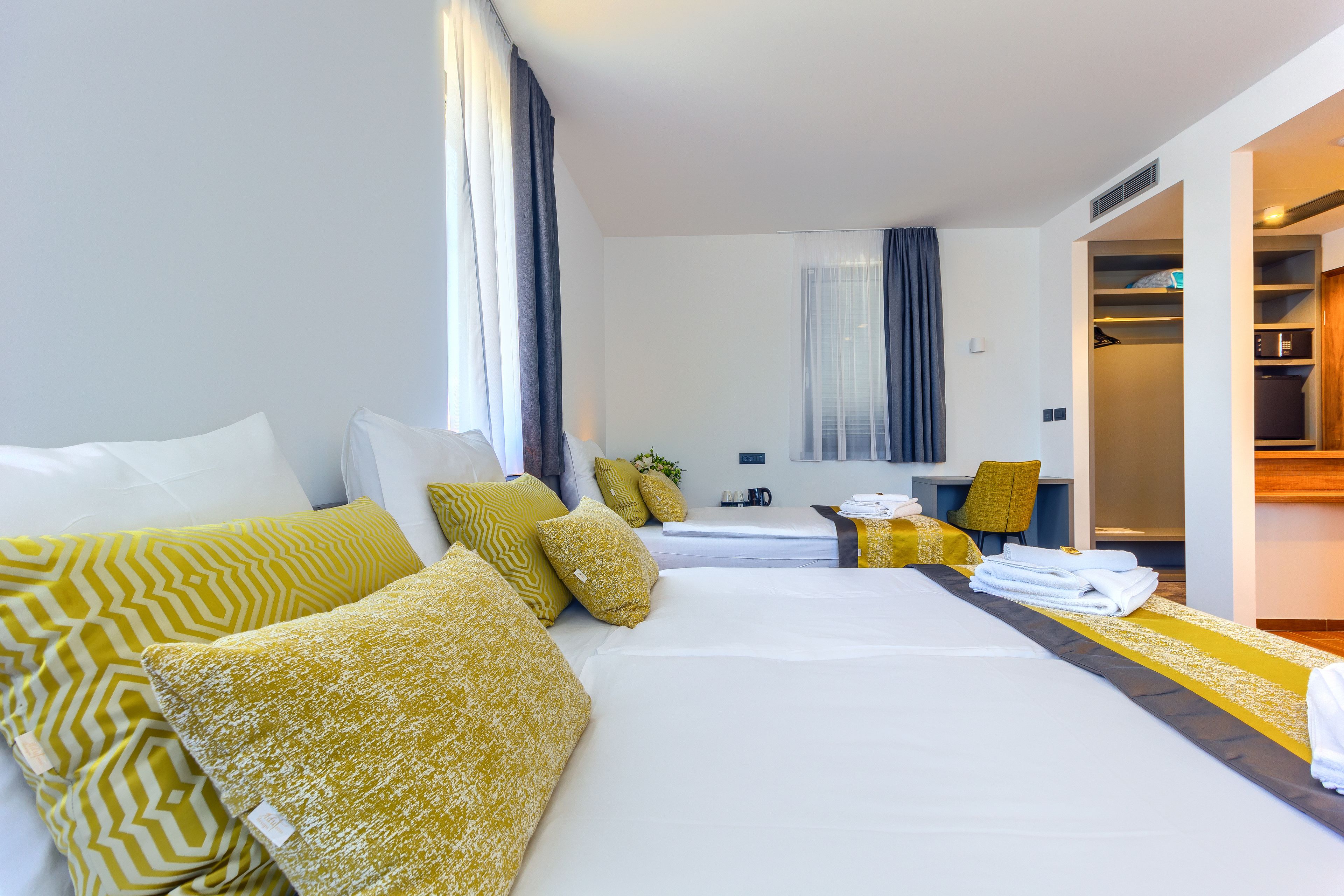 deluxe triple room | living room | plasma tv