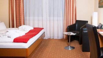 Zimmersafe, Schreibtisch, schallisolierte Zimmer, Zustellbetten
