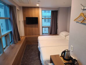 Triple Room, Private Bathroom | Desk, soundproofing, free WiFi, bed sheets - Calistar Hotel (Seoul)