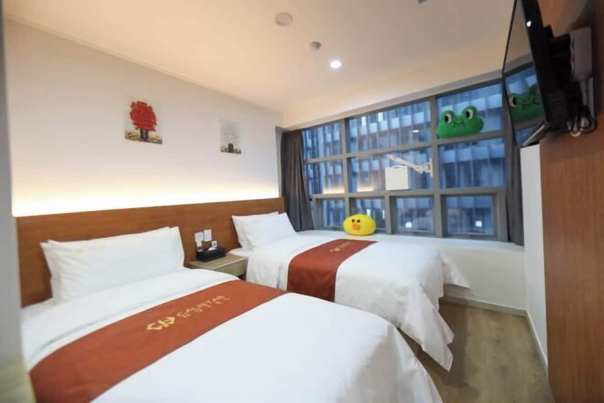 1 bedroom, desk, soundproofing, free WiFi