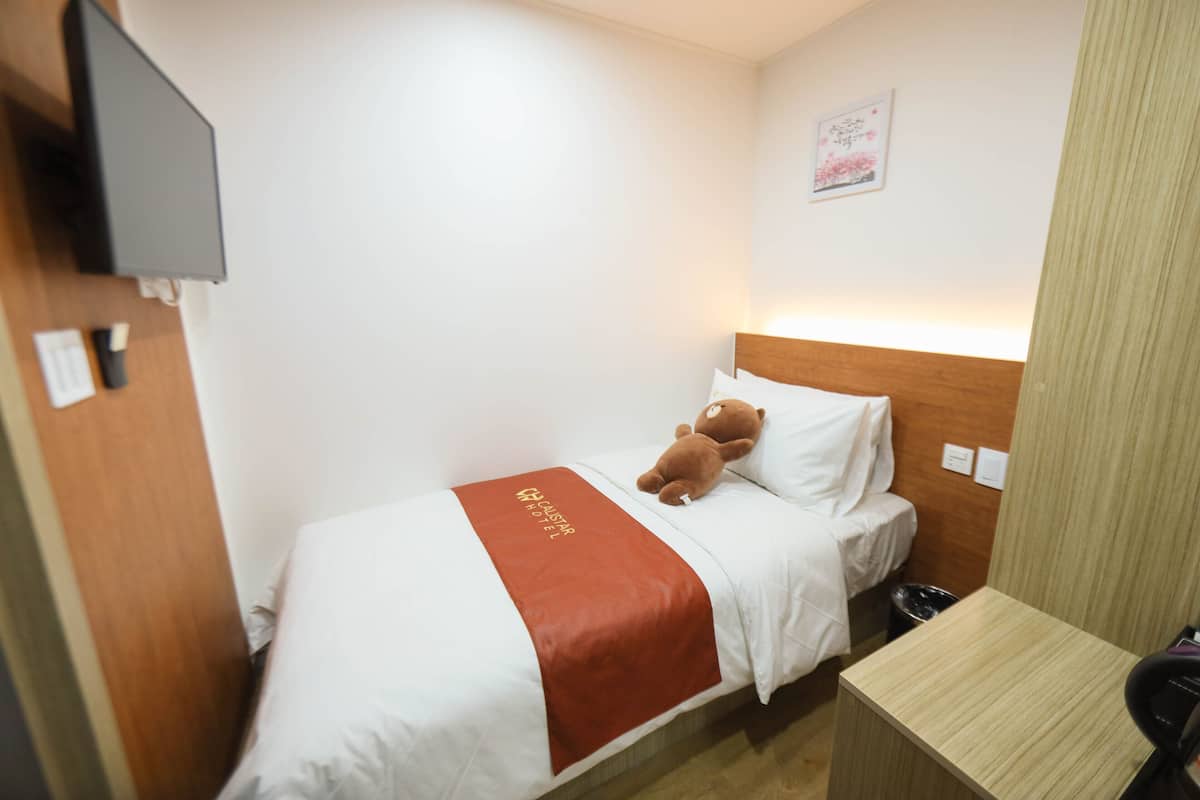 Single Room, Private Bathroom | 1 bedroom, desk, soundproofing, free WiFi