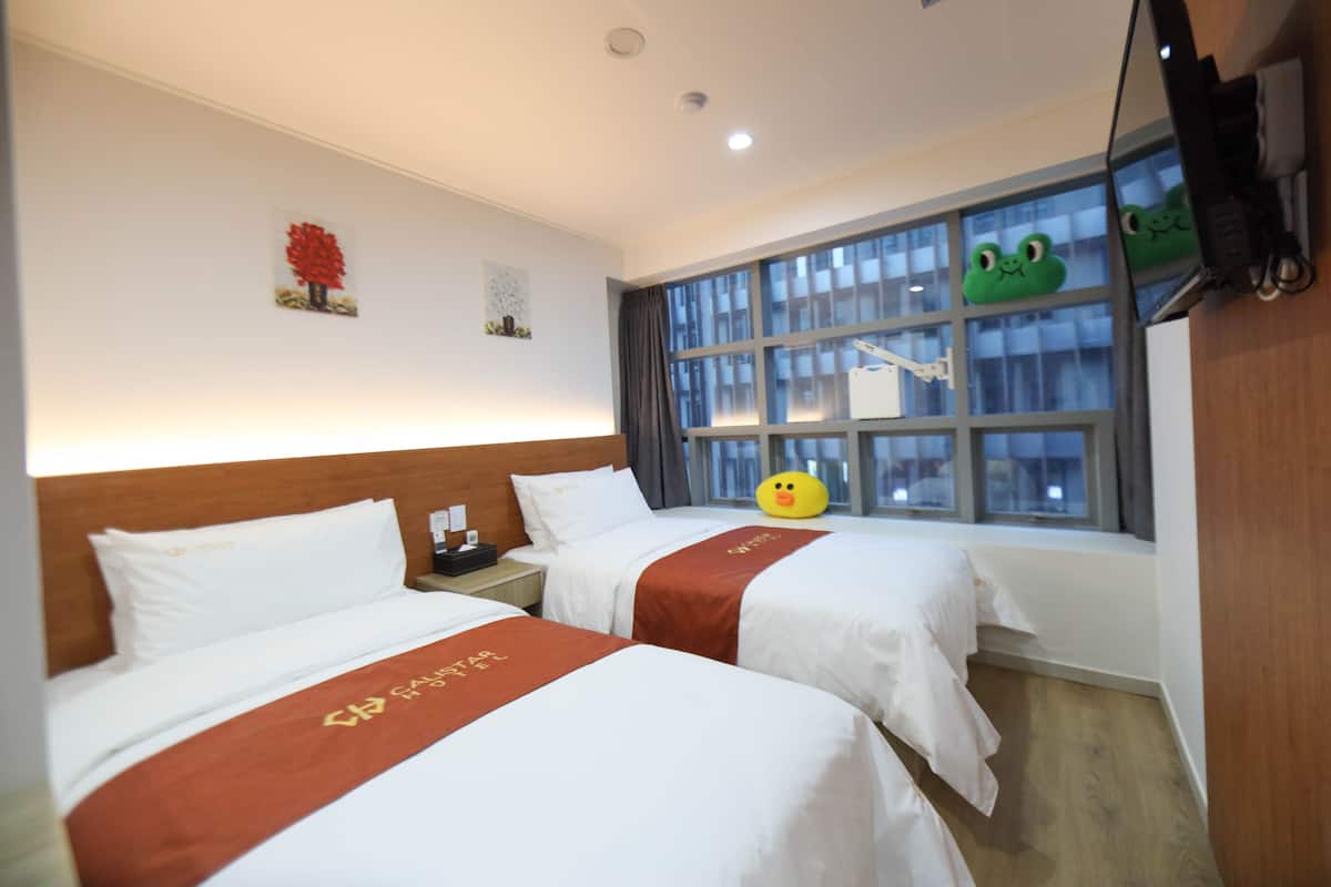 Twin Room, Private Bathroom | 1 bedroom, desk, soundproofing, free WiFi