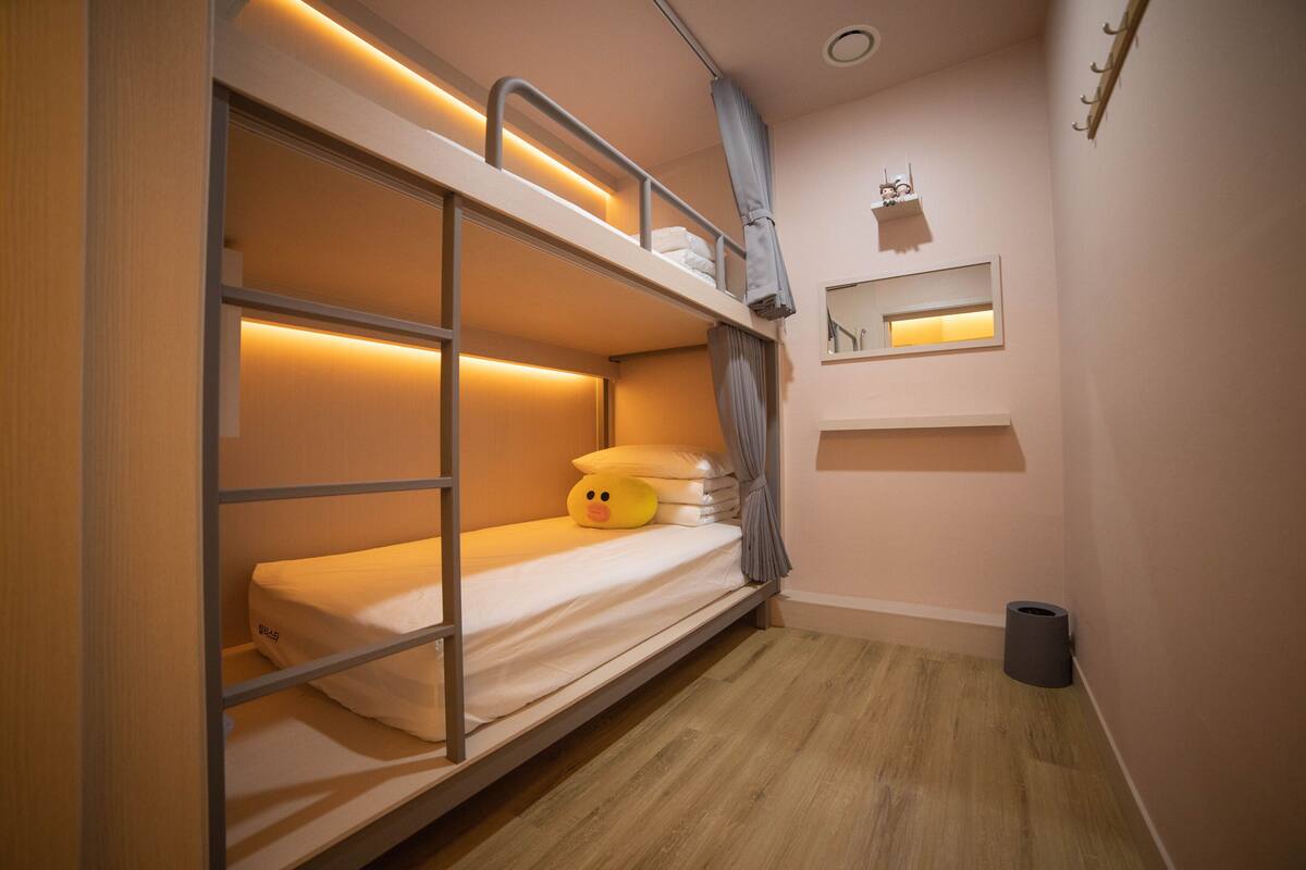 공용 도미토리, 여성 전용 (2 Beds) | 책상, 방음 설비, 무료 WiFi, 침대 시트
