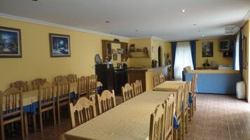 Kamer, 1 twee- of 2 eenpersoonsbedden | Dineren in de kamer