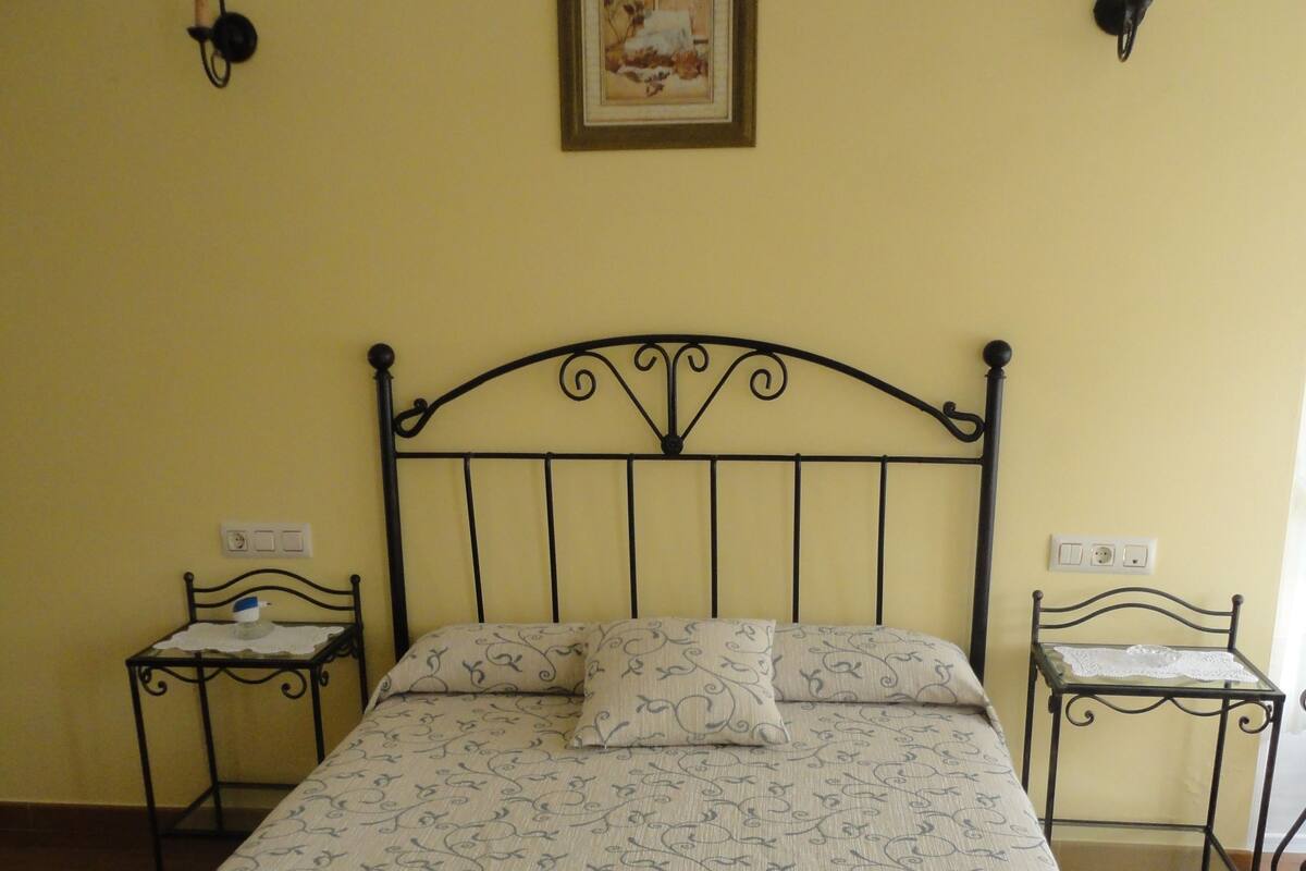 Doppel- oder Zweibettzimmer | Schallisolierte Zimmer, kostenlose Babybetten, kostenloses WLAN