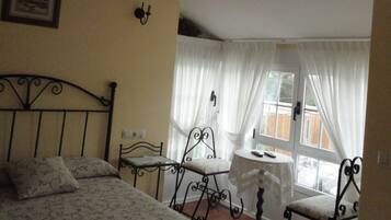 Kamer, 1 twee- of 2 eenpersoonsbedden | Geluiddichte muren, gratis babybedden, gratis wifi, beddengoed