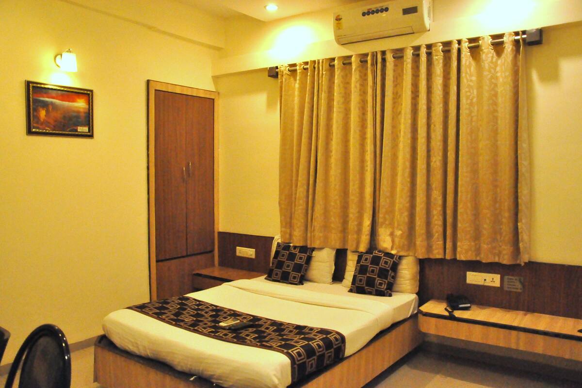 1 bedroom, desk, rollaway beds, free WiFi