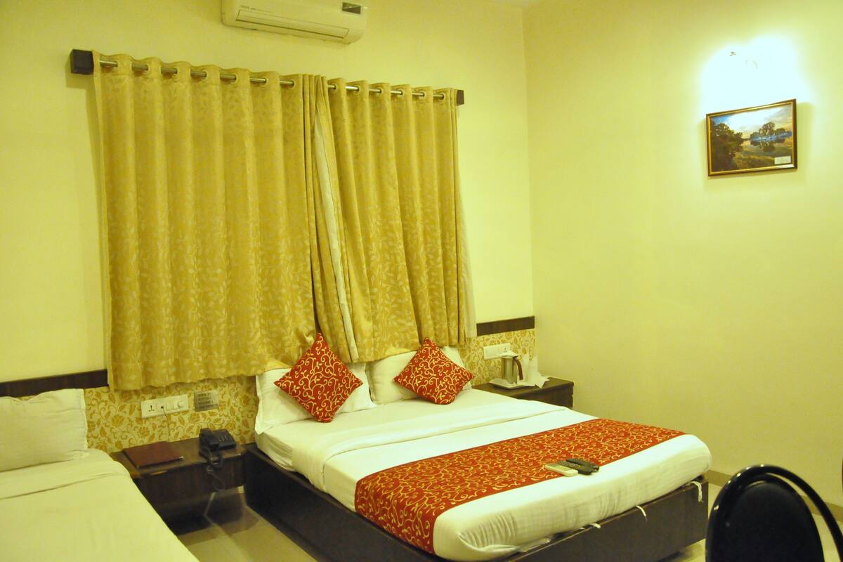 1 bedroom, desk, rollaway beds, free WiFi