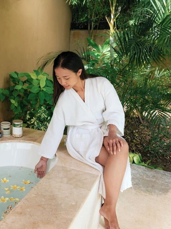 Garden Suite | Bathroom | Separate tub and shower, deep soaking tub, free toiletries, hair dryer