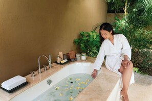 Garden Suite | Bathroom | Separate tub and shower, deep soaking tub, free toiletries, hair dryer