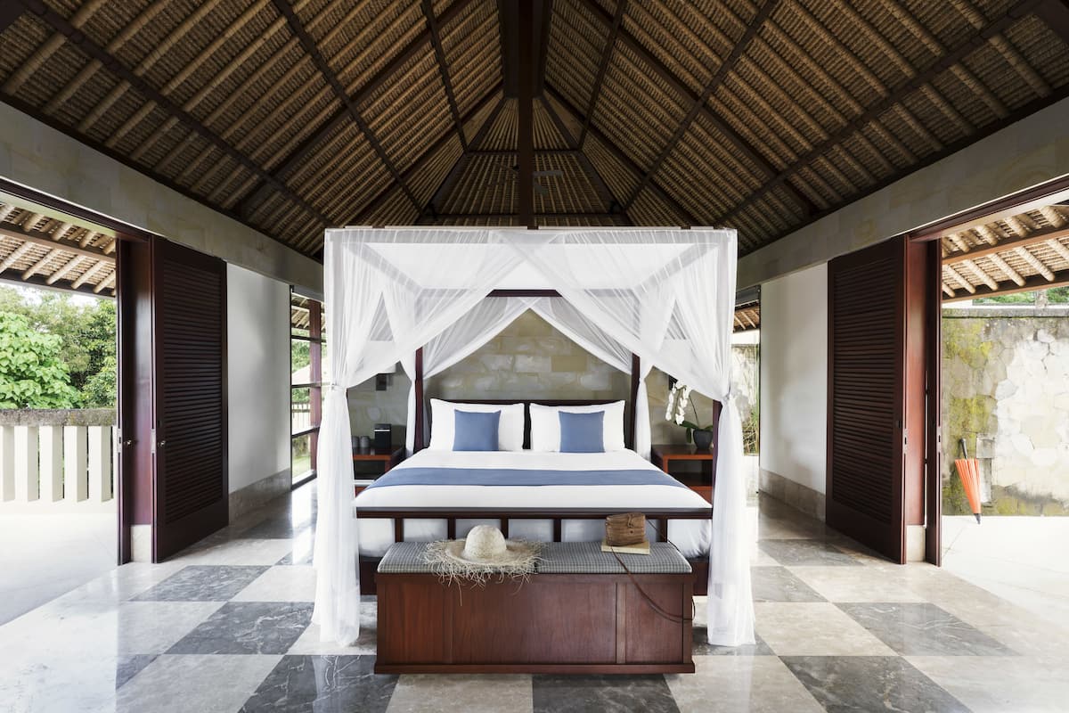 Premium bedding, free minibar items, in-room safe