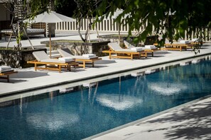 3 outdoor pools, free cabanas, sun loungers