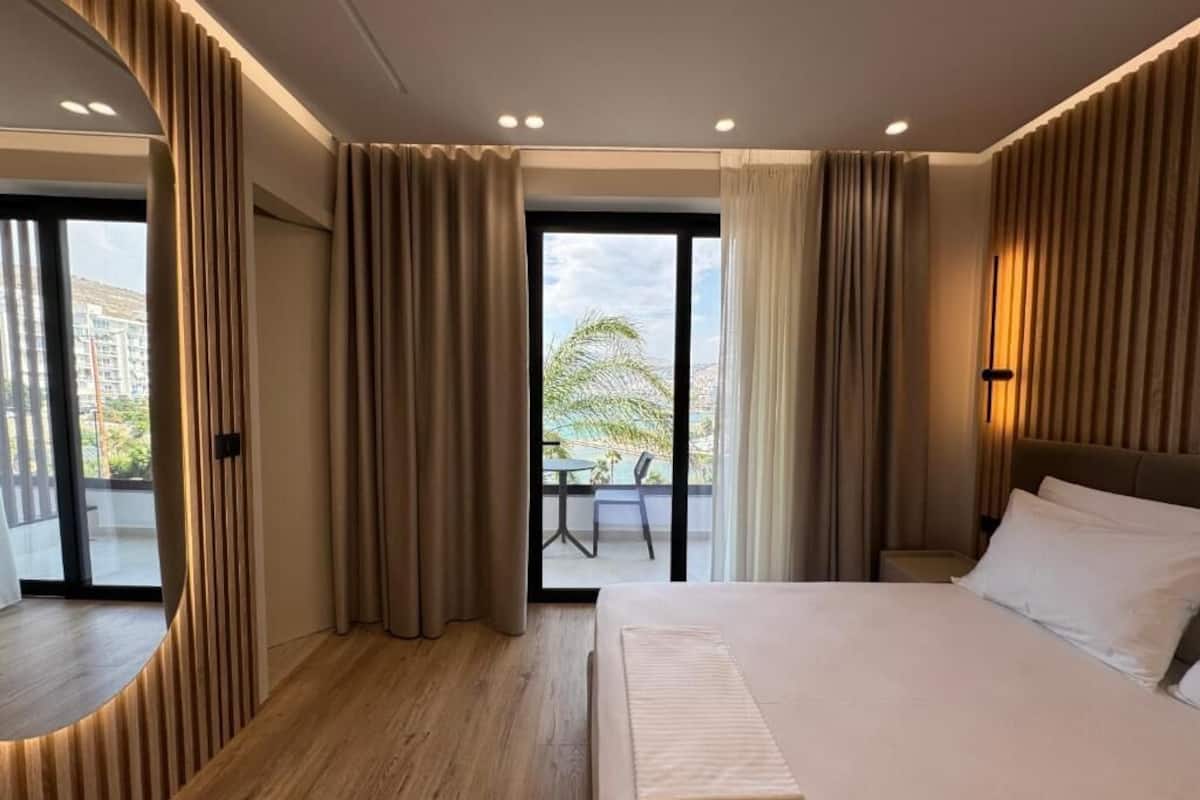 Double Room, Balcony, Sea View | Iron/ironing board, free WiFi, bed sheets
