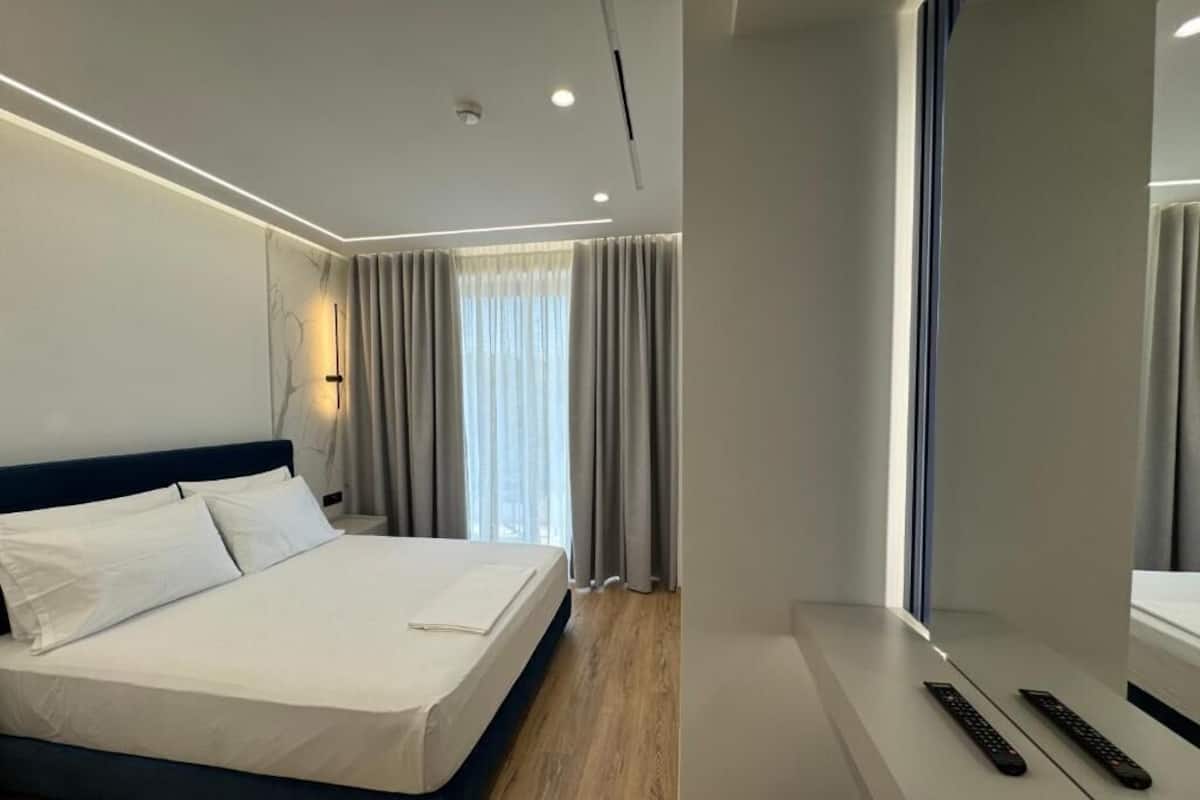 Double Room, Partial Sea View | Iron/ironing board, free WiFi, bed sheets