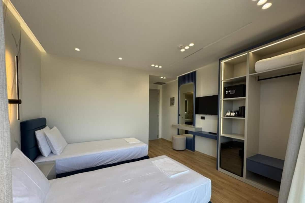Twin Room, Sea View | Iron/ironing board, free WiFi, bed sheets