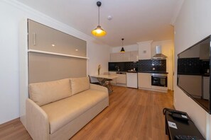 مكتب وستائر تعتيم وأسرّة قابلة للطي وواي فاي مجانًا