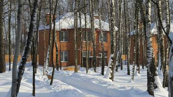 Cottage (6 guests) | Desk, iron/ironing board, free WiFi, bed sheets