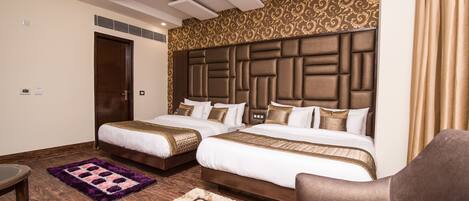 Habitación estándar con 1 cama matrimonial o 2 individuales, 1 cama individual, para no fumadores | Wifi gratis