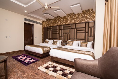 Capital O 14831 hotel mannat