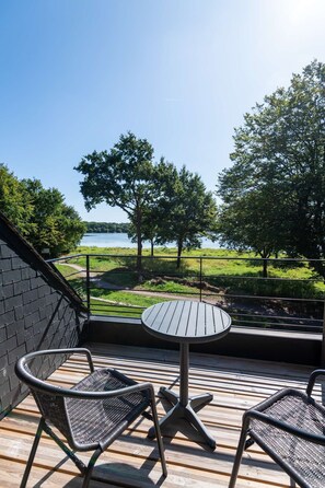 Comfort Room, 1 Queen Bed, Non Smoking, Lake View | View from room
