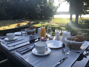 Free daily continental breakfast