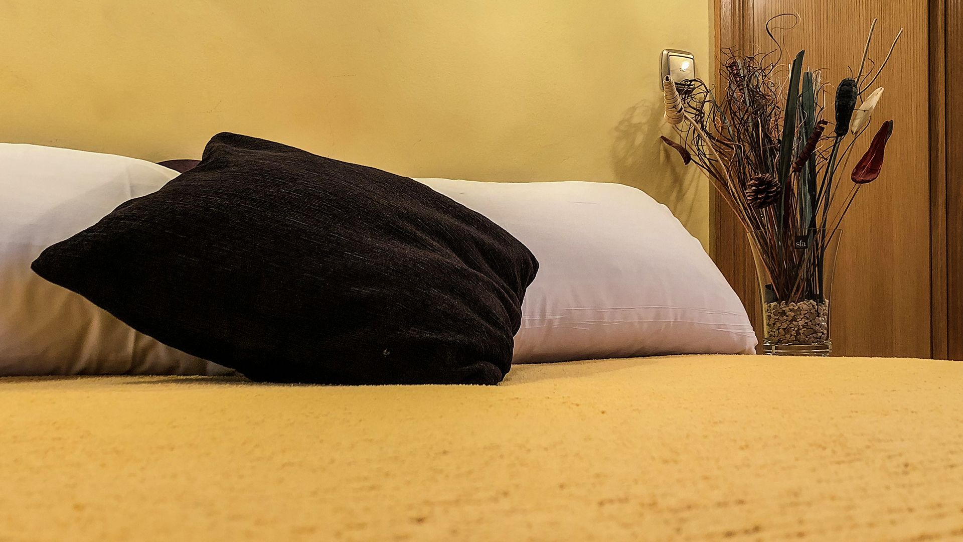 double or twin room | in-room safe, desk, free wifi, bed sheets