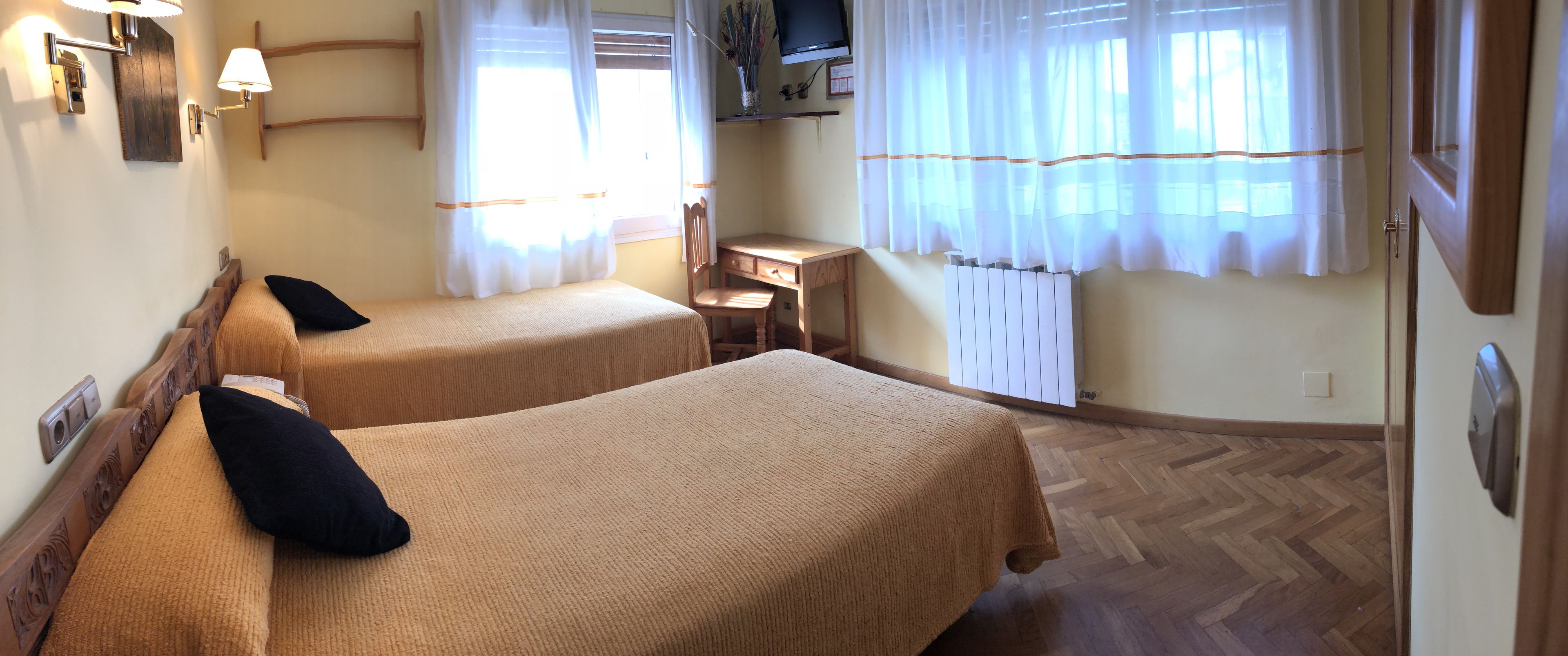 double or twin room | in-room safe, desk, free wifi, bed sheets