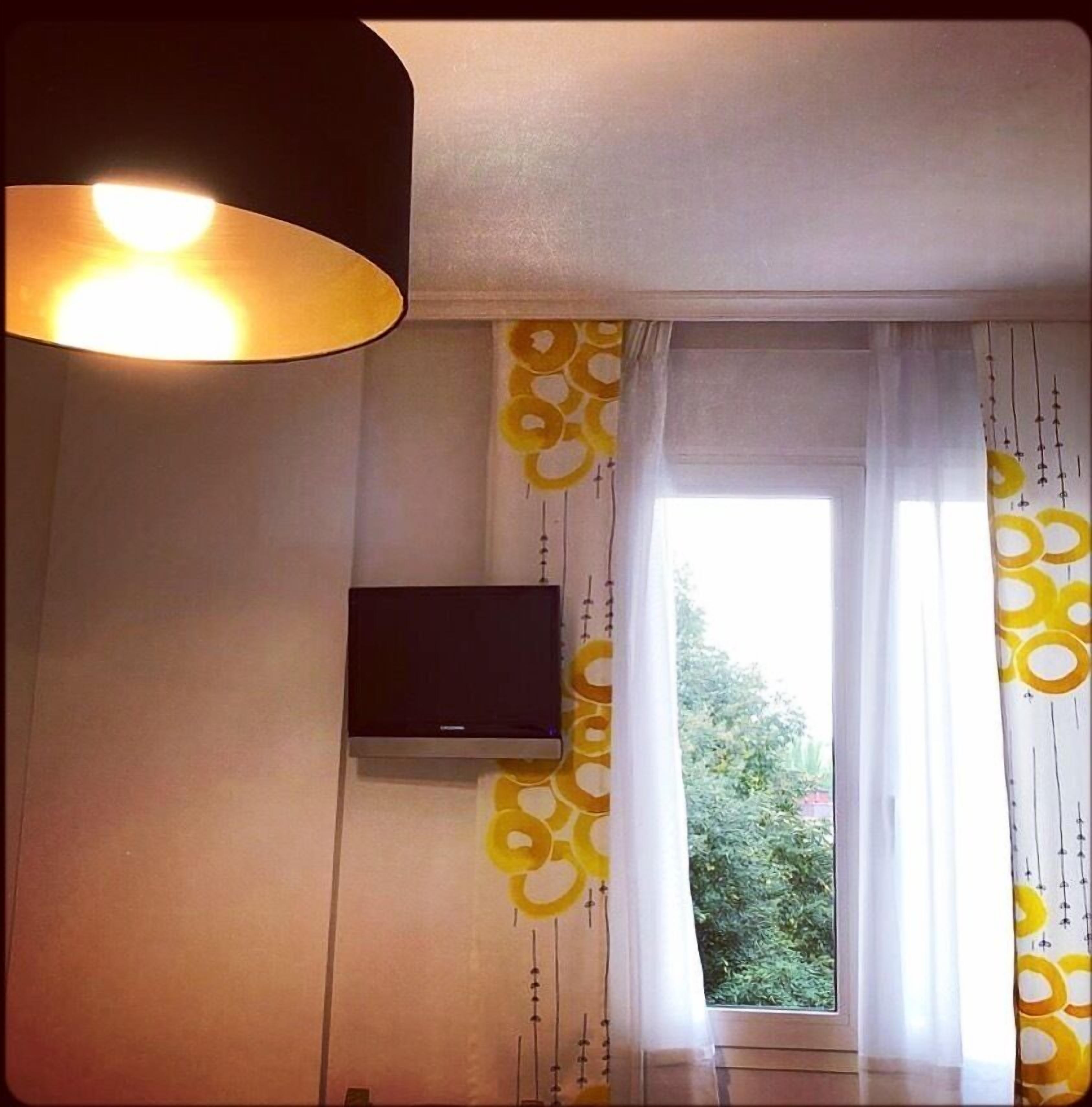 double or twin room | in-room safe, desk, free wifi, bed sheets