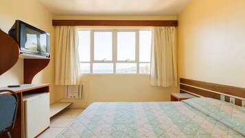 迷你吧、办公桌、笔记本电脑工作区、熨斗/熨板