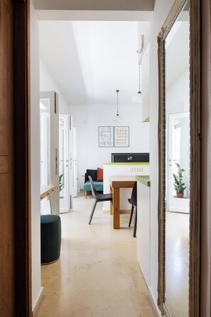 Appartement Deluxe, 1 chambre | Coin séjour | Télévision à écran plat