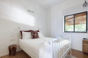 Appartement Deluxe, 1 chambre | 1 chambre, bureau, rideaux occultants, fer et planche à repasser