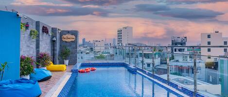 Outdoor pool, sun loungers