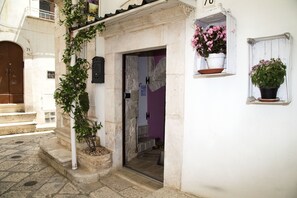 Property entrance - L'Angolo di Gaudì (Putignano)