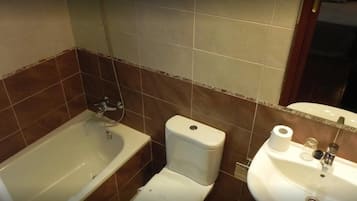 Standard Double or Twin Room | Bilik Mandi | Kelengkapan dandanan diri percuma