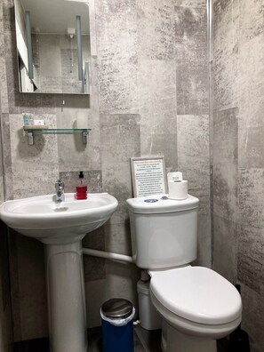 Double Room, 1 Double Bed, Non Smoking | Bathroom