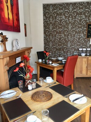 Breakfast area - The Cadnant (Llandudno)