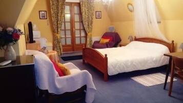 3 bedrooms, premium bedding, memory-foam beds, individually decorated