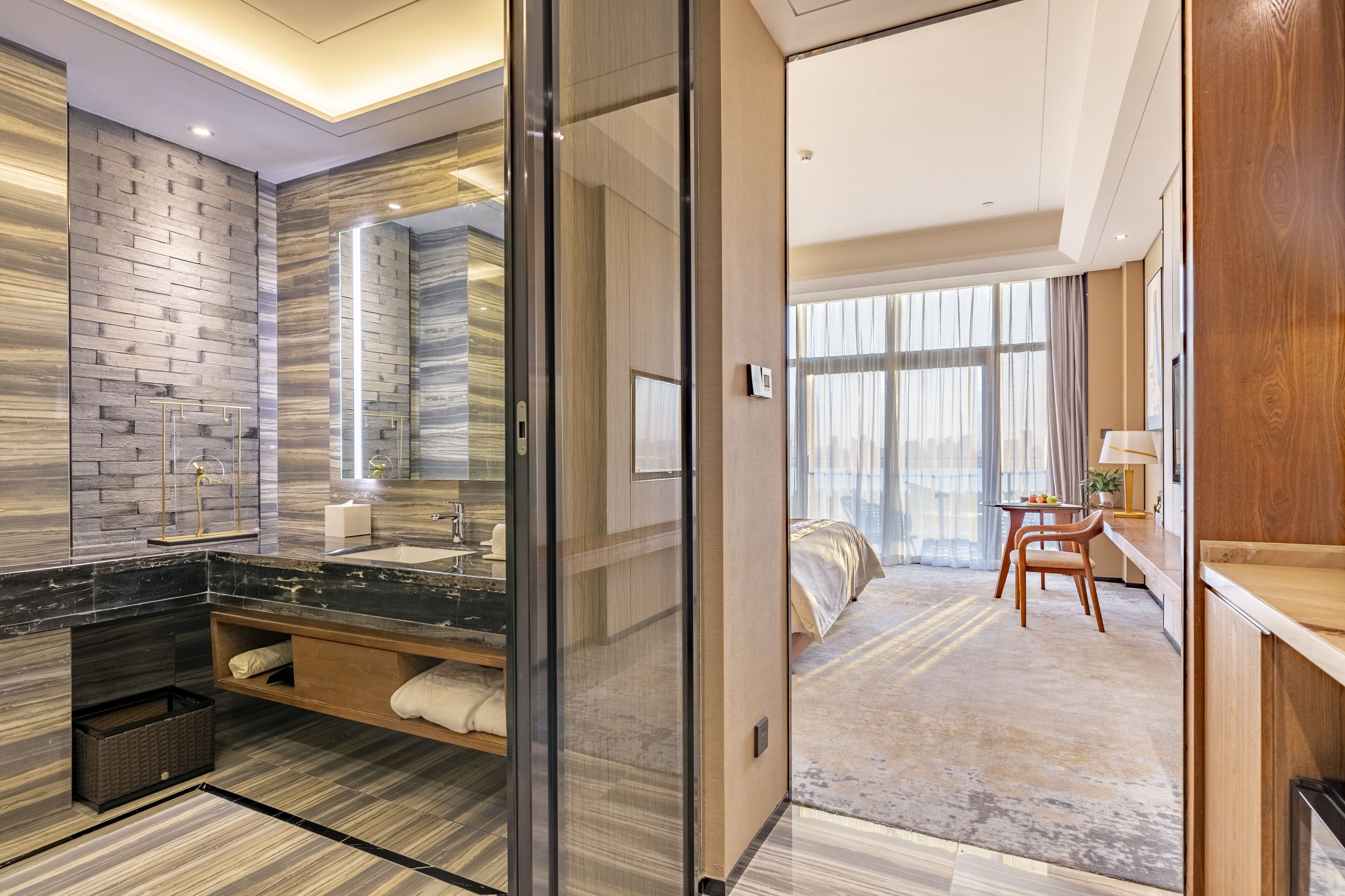 Deluxe Double Room, Lake View | Bathroom | Shower, free toiletries, hair dryer, bathrobes