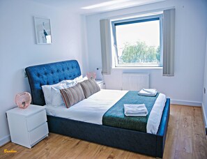 City Apartment, 2 Bedrooms, 2 Bathrooms - Riverside 2 Bed Apartment (London)