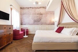 Junior Suite | 1 bedroom, Egyptian cotton sheets, premium bedding, free minibar