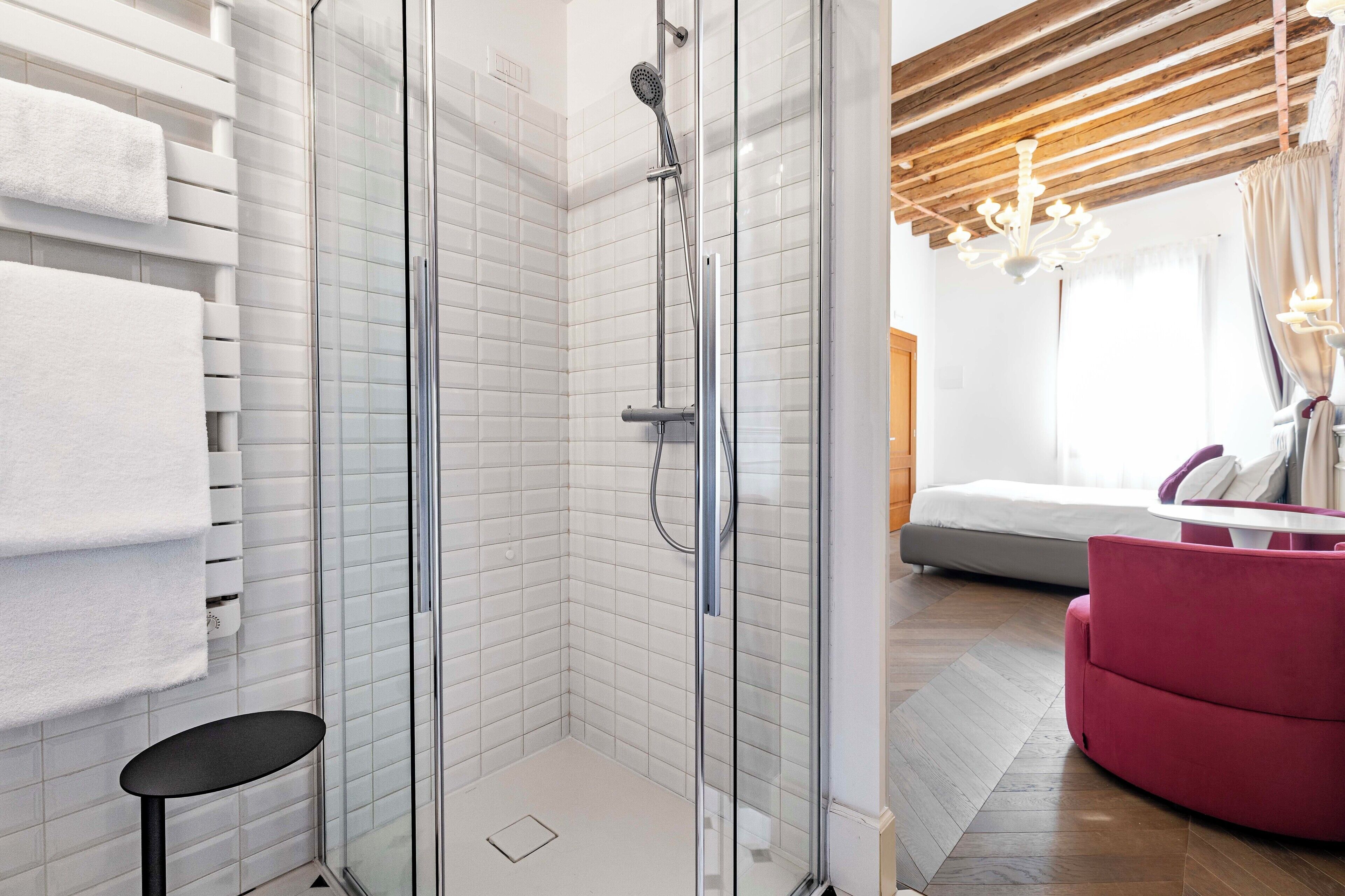 Junior Suite, Sea View | Bathroom | Shower, rainfall showerhead, eco-friendly toiletries, hair dryer