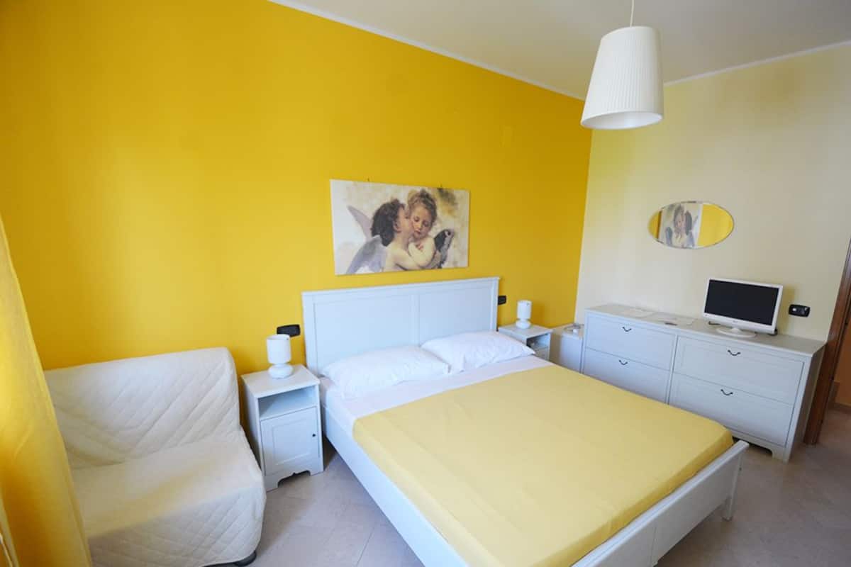 Deluxe driepersoonskamer, balkon | Een minibar, een kluis op de kamer, gratis wifi
