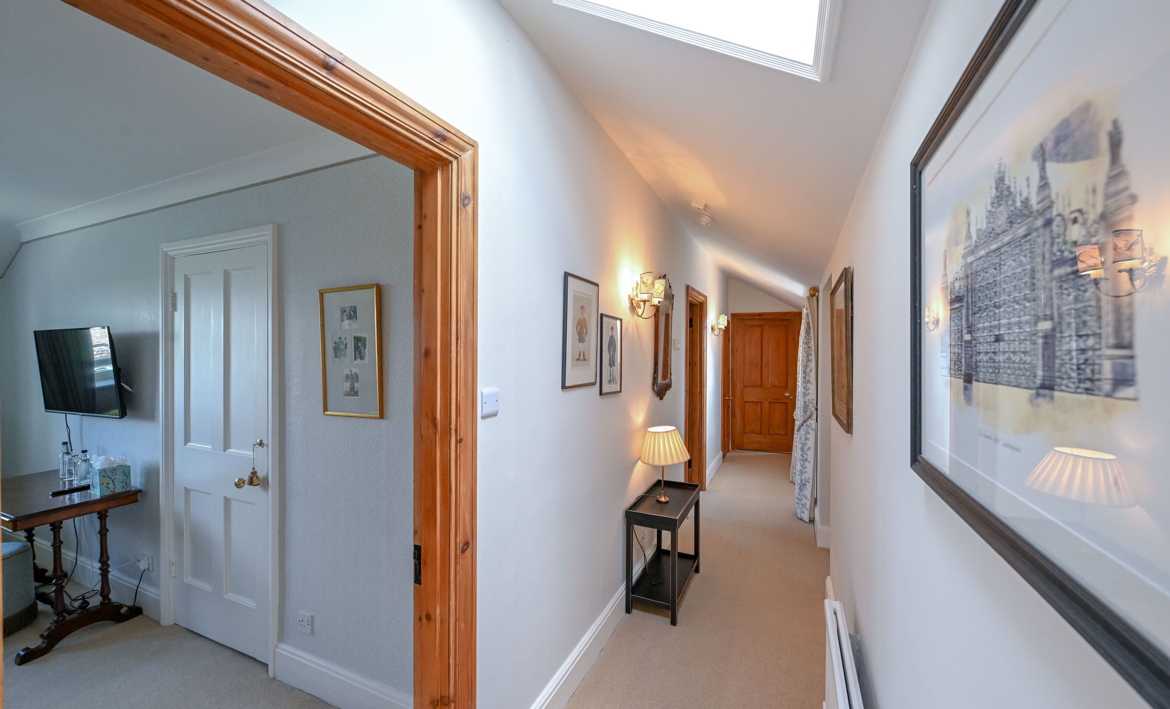 suite | living area | flat-screen tv