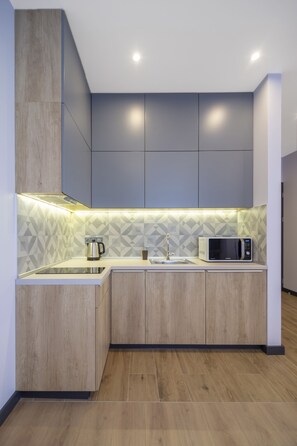 Apartament familiar, 1 dormitori | Cuina privada | Frigorífic, microones, forn i cafetera i tetera