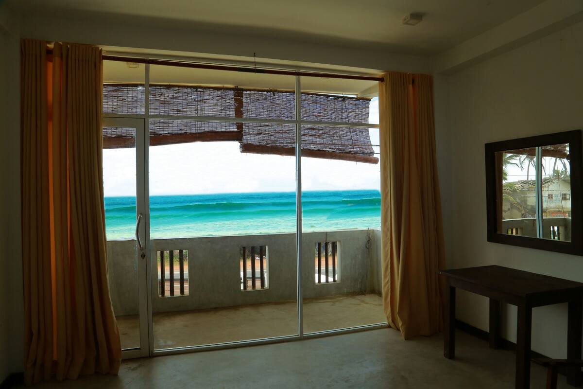 Deluxe Double Room with Air-Con | Ropa de cama