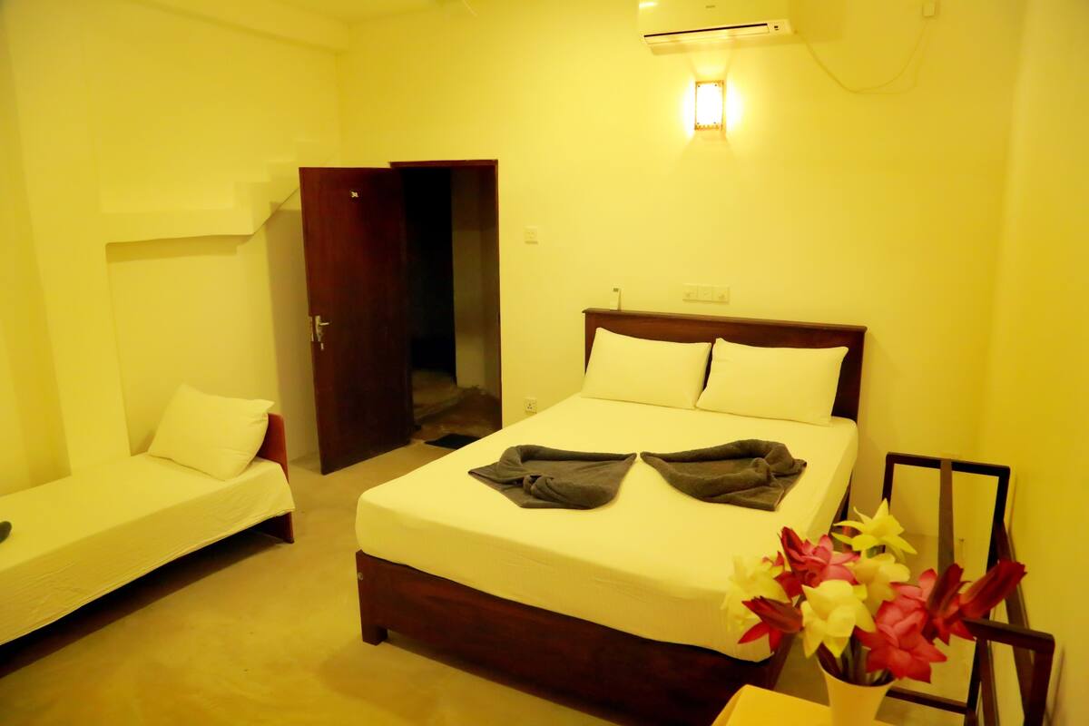 Superior Room with Air-Con | Ropa de cama