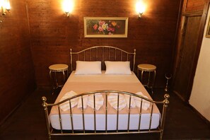 Iron/ironing board, free WiFi