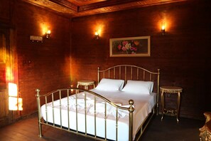 Iron/ironing board, free WiFi